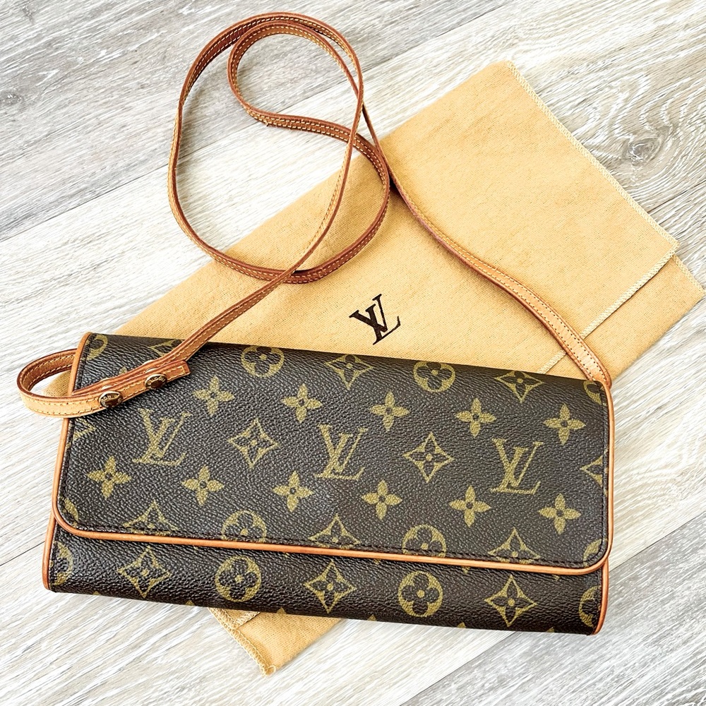 Louis Vuitton Gm Twin Pouchette in Monogram Canvas